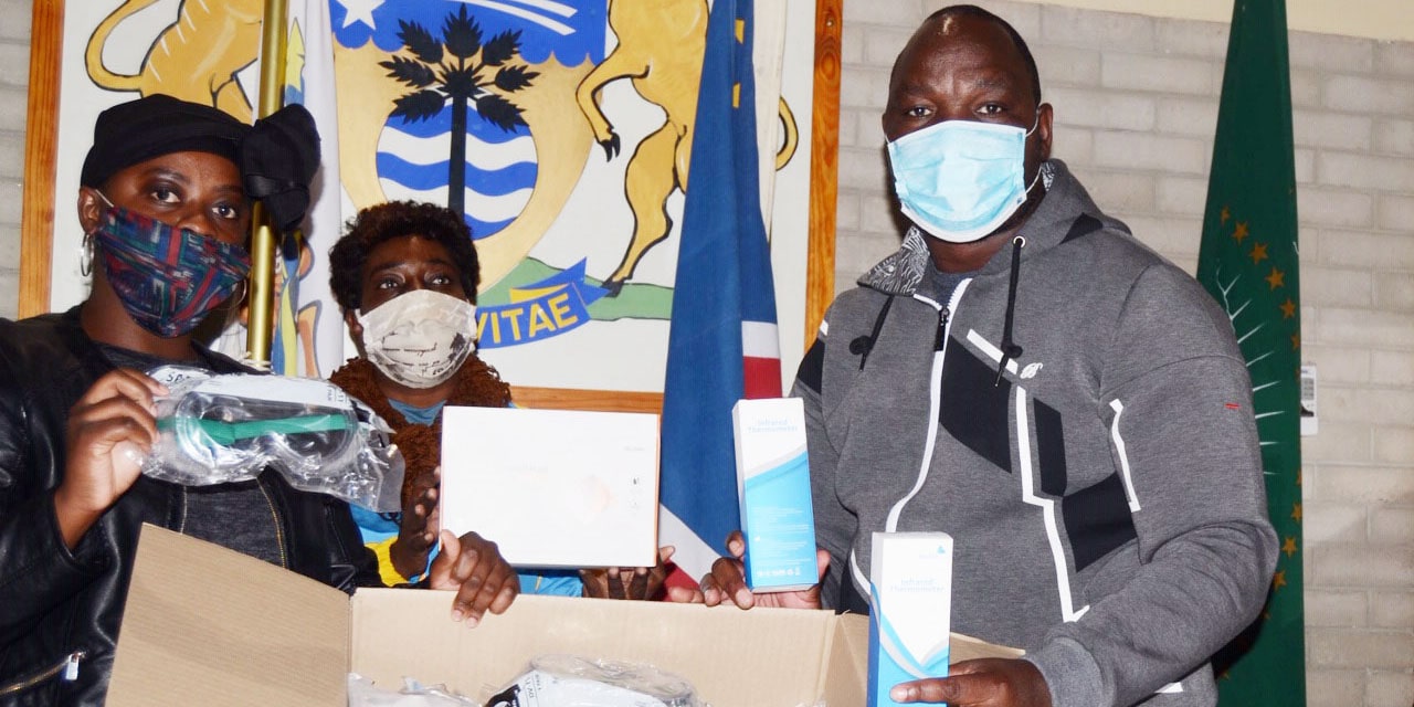 Dundee donates to Grootfontein Municipality