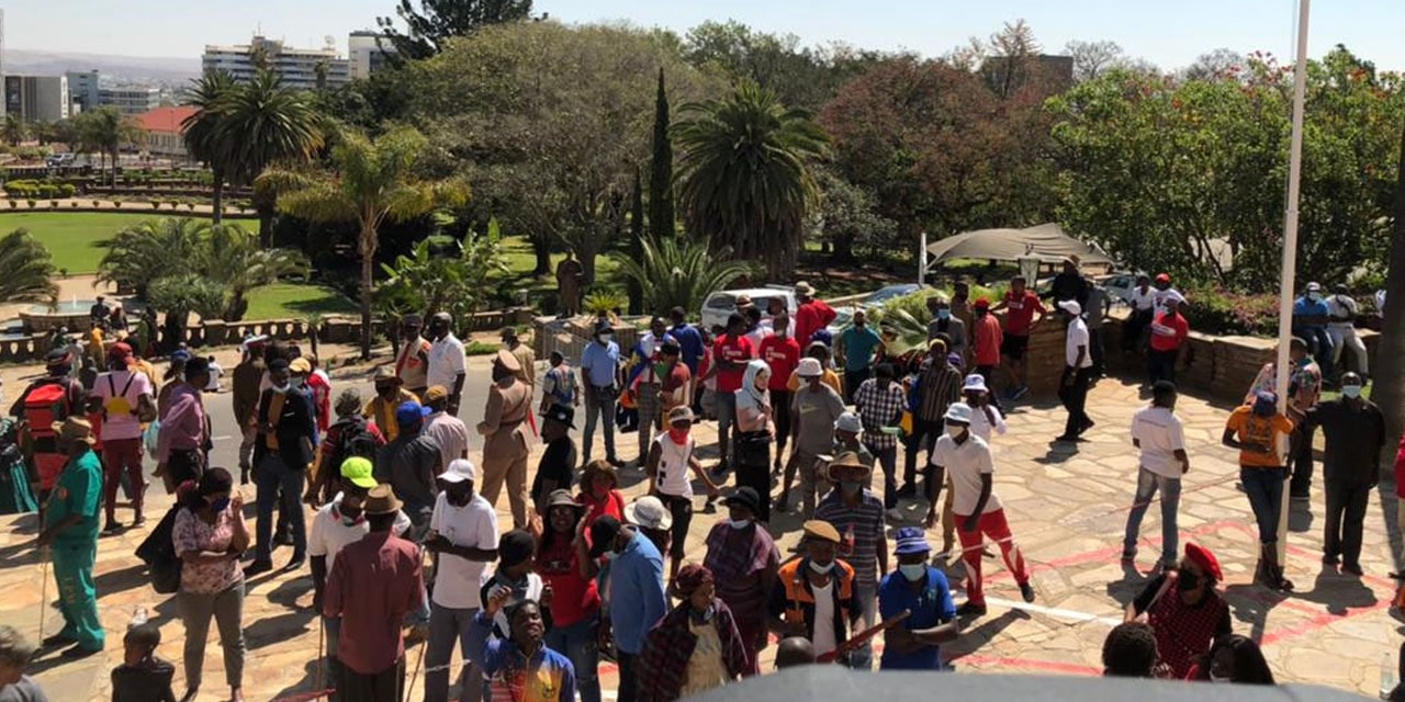 Descendants march to parliament protesting against genocide debate