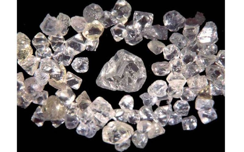 2 men arrested for theft of 26 diamonds