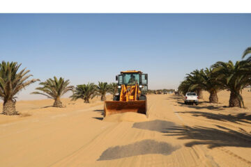 Crews clear sand-blocked B2 Road at Walvis Bay